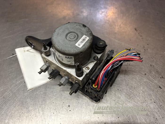 Begagnade ABS-pump Chevrolet Spark (M300) 1.0 16V Bifuel Pris € 75,00 Marginaltabell erbjuds av Auto Samsen B.V.
