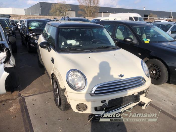 Usagé Radiateur Mini Mini (R56) 1.6 16V Cooper Prix € 50,00 Règlement à la marge proposé par Auto Samsen B.V.