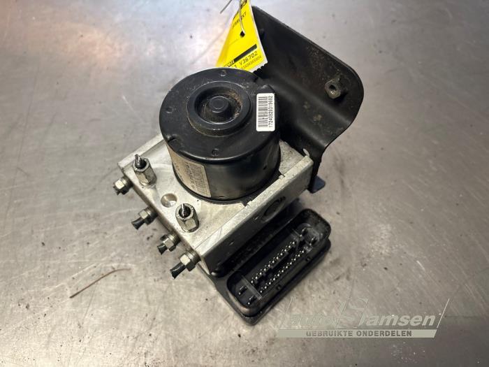 Gebrauchte ABS Pumpe Toyota Yaris II (P9) 1.3 16V VVT-i Preis € 75,00 Margenregelung angeboten von Auto Samsen B.V.