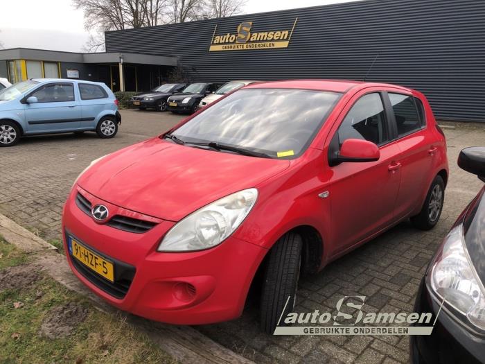 Używane Katalizator Hyundai i20 1.2i 16V Cena € 200,00 Procedura marży oferowane przez Auto Samsen B.V.