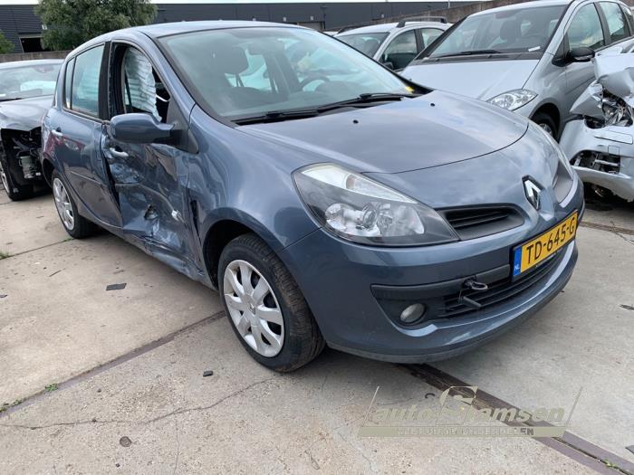 Usagé Radiateur Renault Clio III (BR/CR) 1.2 16V 75 Prix € 40,00 Règlement à la marge proposé par Auto Samsen B.V.