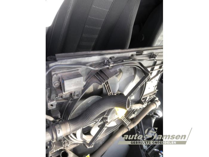 Usagé Radiateur Peugeot 308 SW (L4/L9/LC/LJ/LR) 1.6 BlueHDi 120 Prix € 50,00 Règlement à la marge proposé par Auto Samsen B.V.