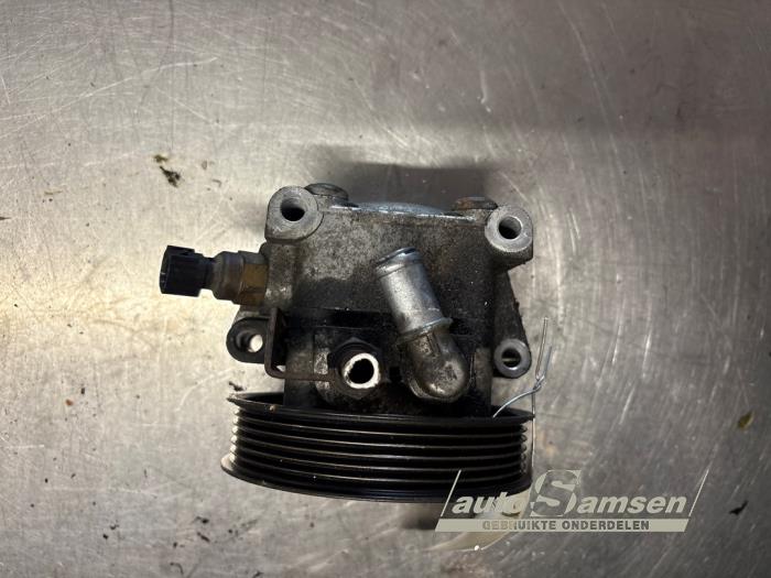Usagé Pompe de direction Ford Focus 2 1.6 16V Prix € 75,00 Règlement à la marge proposé par Auto Samsen B.V.