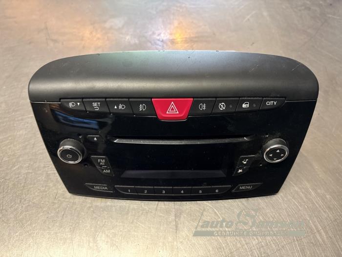 Używane Radio Lancia Ypsilon (312) 0.9 TwinAir 85 Cena € 75,00 Procedura marży oferowane przez Auto Samsen B.V.