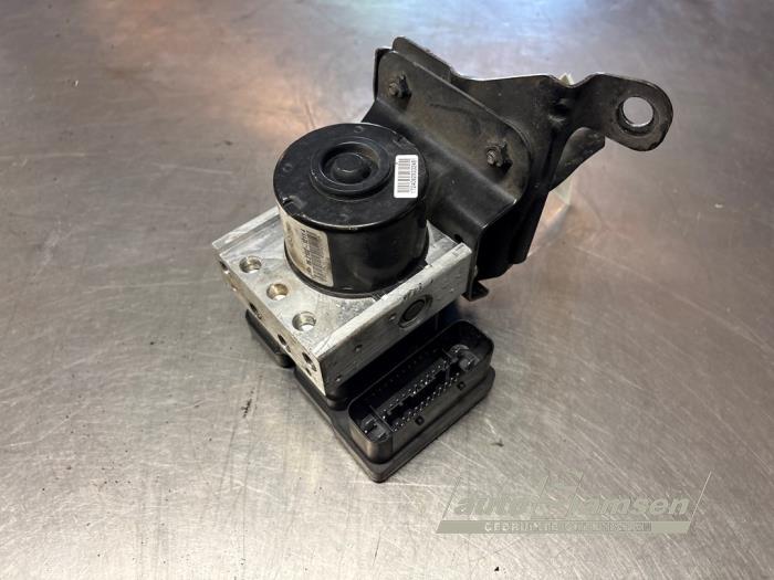 Begagnade ABS-pump Toyota Yaris II (P9) 1.33 16V Dual VVT-I Pris € 60,00 Marginaltabell erbjuds av Auto Samsen B.V.