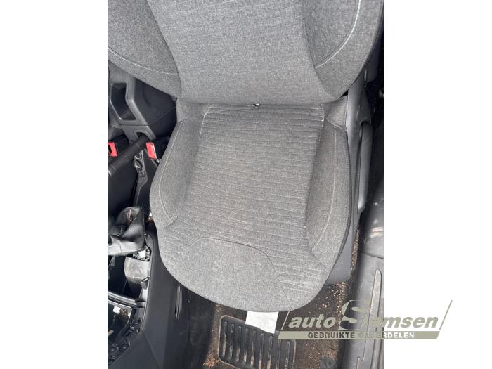 Używane Fotel lewy Citroen C3 (SC) 1.2 VTi 82 12V Cena € 100,00 Procedura marży oferowane przez Auto Samsen B.V.
