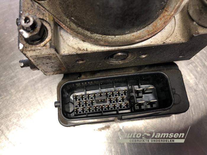 Bloc ABS d'un Mitsubishi Outlander (CU) 2.0 16V 4x2 2005