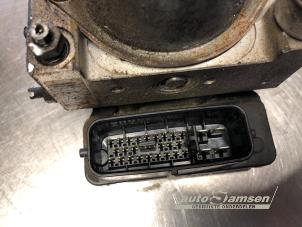 Bloc ABS d'un Mitsubishi Outlander (CU) 2.0 16V 4x2 2005