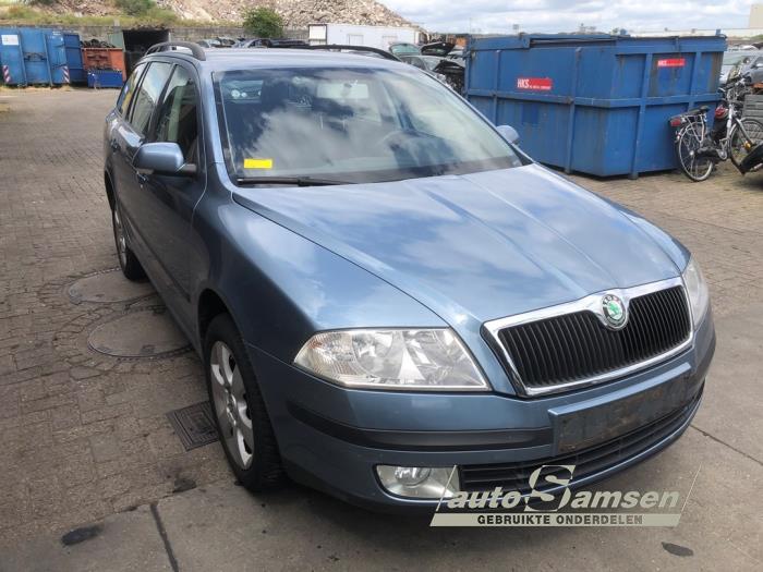 Engine management computer Skoda Octavia Combi (1Z5), 2004 / 2013 1.6 FSI 16V, Combi/o, 4-dr, Petrol, 1.598cc, 85kW (116pk), FWD, BLF, 2004-02 / 2008-10, 1Z5 (Used)