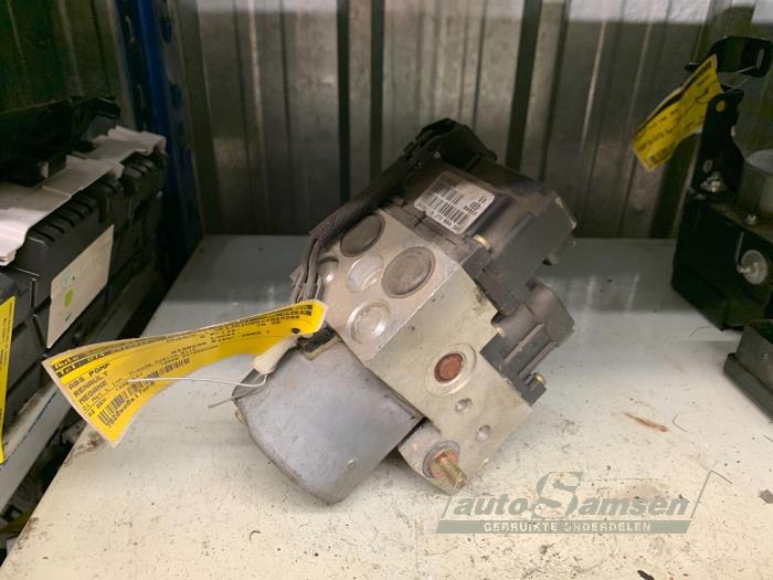 Used ABS pump Renault Scénic I (JA) 1.4 16V Price € 30,00 Margin scheme offered by Auto Samsen B.V.