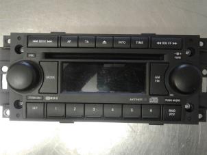 Używane Radioodtwarzacz CD Chrysler PT Cruiser Cena € 100,00 Procedura marży oferowane przez Auto Samsen B.V.