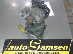 Usagé Compresseur de clim Peugeot 607 (9D/U) 3.0 V6 24V Prix € 125,00 Règlement à la marge proposé par Auto Samsen B.V.