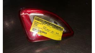 Używane Tylne swiatlo pozycyjne prawe Renault Twingo II (CN) 1.2 16V Cena € 25,00 Procedura marży oferowane przez Auto Samsen B.V.