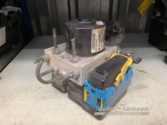 Begagnade ABS-pump Renault Twingo II (CN) 1.2 16V Pris € 75,00 Marginaltabell erbjuds av Auto Samsen B.V.