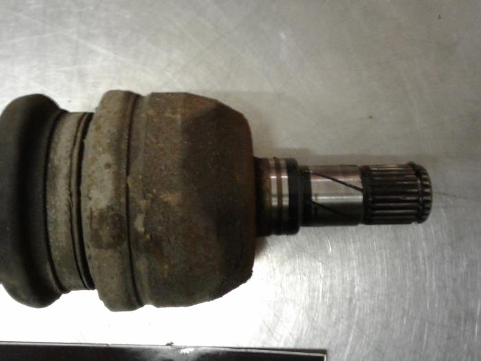 Front drive shaft, left from a Opel Zafira (M75) 1.9 CDTI 2007