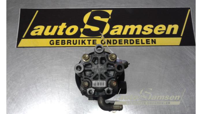 Usagé Pompe de direction Toyota Previa (R3) 2.4i 16V VVT-i Prix € 40,00 Règlement à la marge proposé par Auto Samsen B.V.
