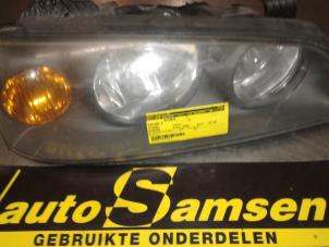 Używane Reflektor prawy Hyundai Elantra Cena € 40,00 Procedura marży oferowane przez Auto Samsen B.V.