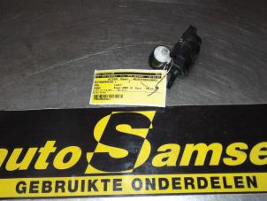 Gebrauchte Scheibensprüher vorne Opel Corsa C (F08/68) 1.0 12V Preis € 15,00 Margenregelung angeboten von Auto Samsen B.V.