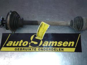 Usagé Arbre de transmission avant gauche Renault Twingo (C06) 1.2 16V Prix € 40,00 Règlement à la marge proposé par Auto Samsen B.V.