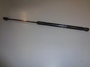 Begagnade Set med gasfjädrar, baklucka Mercedes A (W169) 2.0 A-200 CDI 16V 5-Drs. Pris € 15,00 Marginaltabell erbjuds av Westerhof autodemontage
