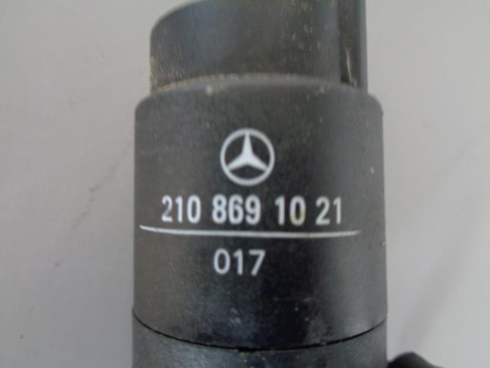 Bomba de limpiaparabrisas delante de un Mercedes-Benz A (W169) 2.0 A-200 CDI 16V 5-Drs. 2007