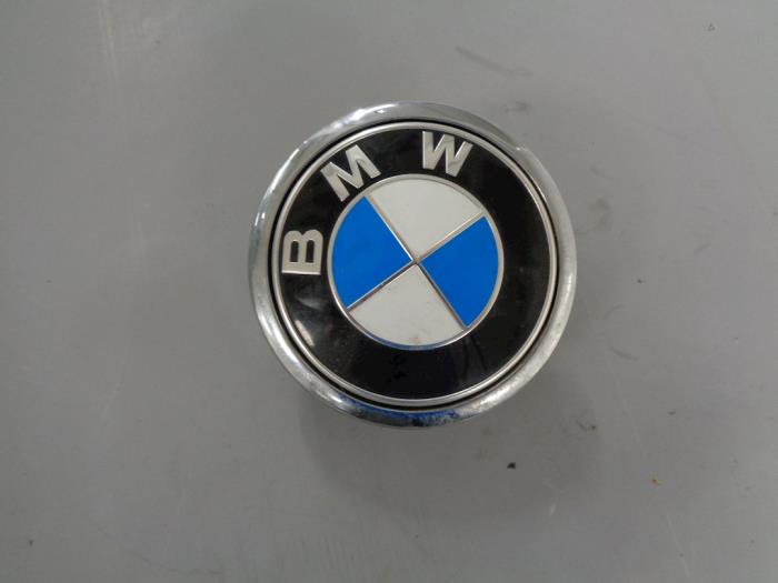 Poignée hayon d'un BMW 1 serie (E87/87N) 118d 16V 2008