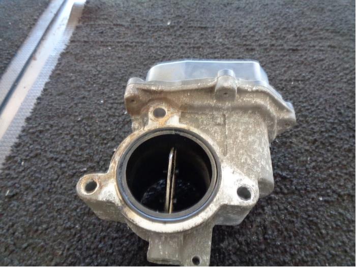 Drosselklappengehäuse van een Seat Ibiza IV (6J5) 1.6 TDI 90 2010