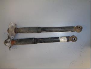 Used Shock absorber kit Seat Leon (1P1) 1.2 TSI Price € 35,00 Margin scheme offered by Westerhof autodemontage