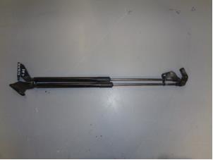 Used Set of gas struts for boot Nissan Qashqai (J10) 1.6 dCi Pure Drive Price € 25,00 Margin scheme offered by Westerhof autodemontage