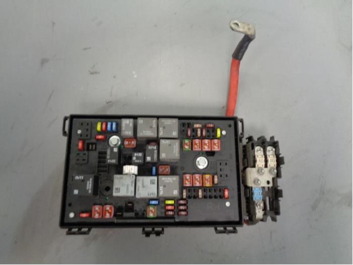 Fuse box from a Opel Astra J Sports Tourer (PD8/PE8/PF8) 1.7 CDTi 16V 2011