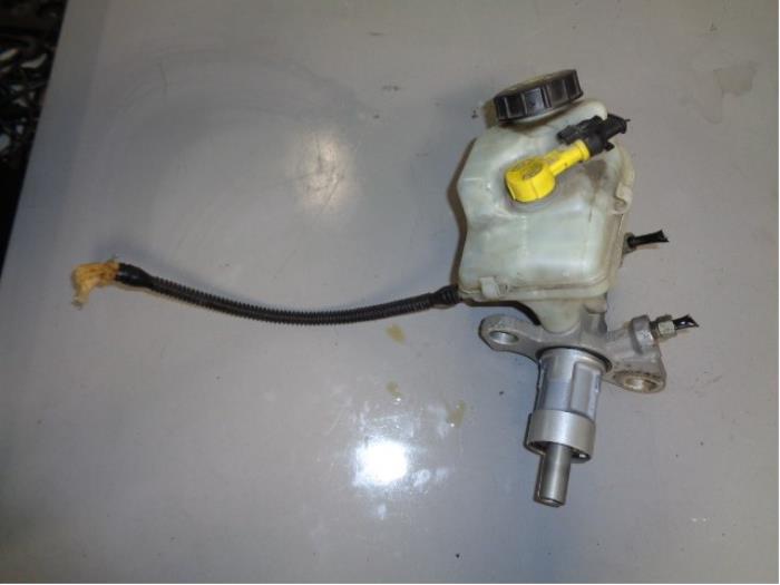 Gebrauchte Hauptbremszylinder Opel Astra J Sports Tourer (PD8/PE8/PF8) 1.7 CDTi 16V Preis € 25,00 Margenregelung angeboten von Westerhof autodemontage