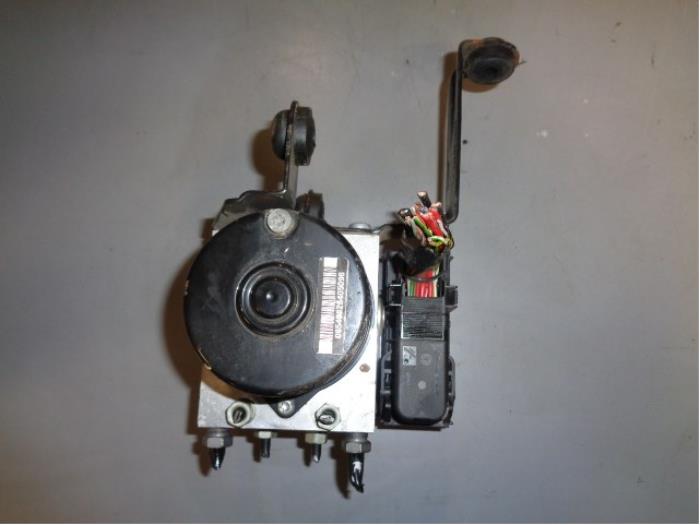 Used ABS pump Volvo C70 (MC) 2.0 D 16V Price € 100,00 Margin scheme offered by Westerhof autodemontage