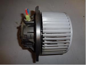 Usados Motor de ventilador de calefactor Kia Venga 1.4 CRDi 16V Precio € 30,00 Norma de margen ofrecido por Westerhof autodemontage