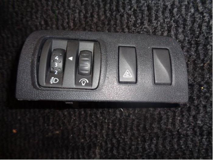 Light switch from a Renault Megane III Coupe (DZ) 1.6 16V 2011
