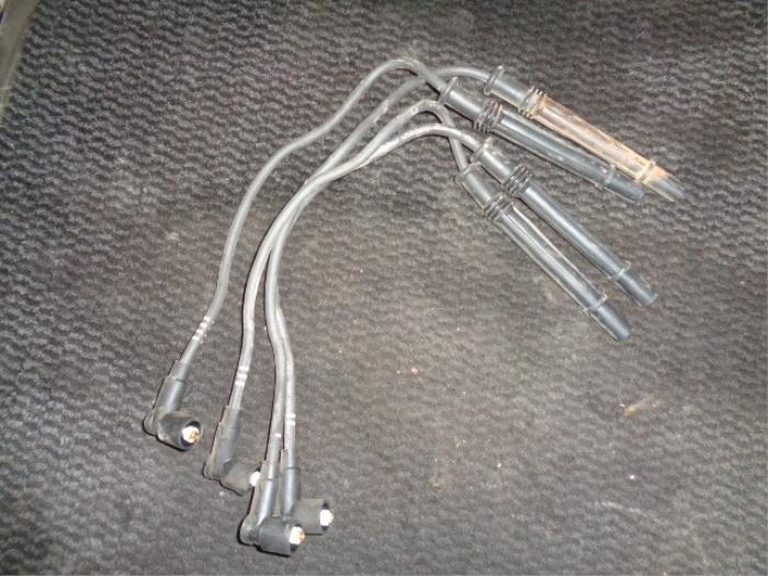 Juego de cables de bujías de un Renault Twingo II (CN) 1.2 16V 2011