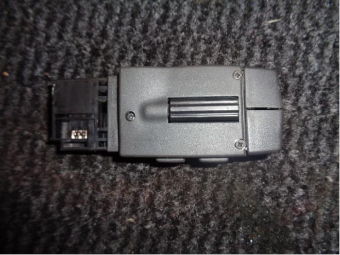 Switch (miscellaneous) from a Renault Twingo II (CN) 1.2 16V 2011