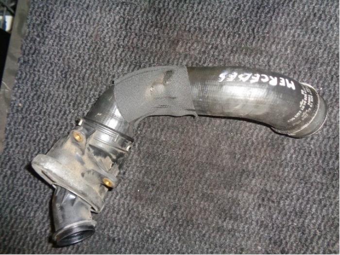 Begagnade Luftintagsslang Mercedes E Combi (S211) 2.2 E-220 CDI 16V Pris € 25,00 Marginaltabell erbjuds av Westerhof autodemontage