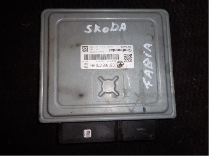 Ordenador de gestión de motor de un Skoda Fabia II (5J) 1.2 TSI 2012