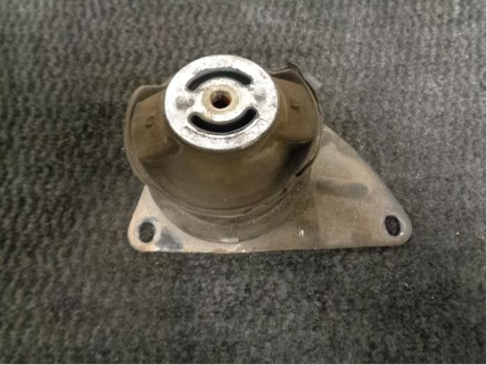 Used Engine mount Volkswagen Polo III (6N2) 1.4 16V 75 Price € 20,00 Margin scheme offered by Westerhof autodemontage