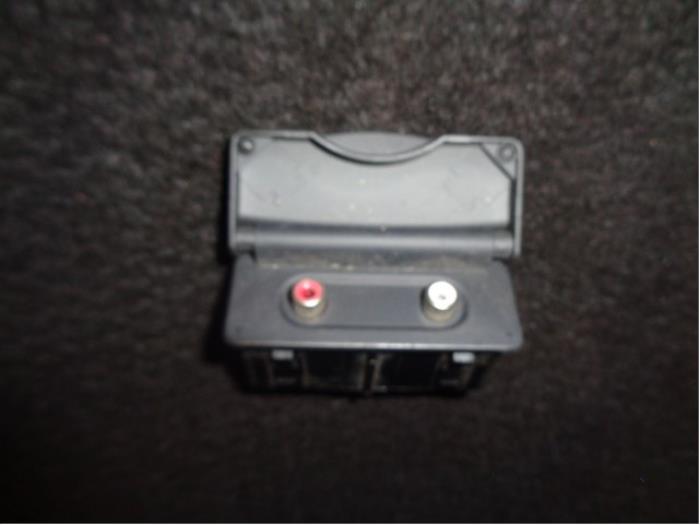 AUX / USB connection from a Renault Clio III (BR/CR) 1.5 dCi 85 FAP 2010