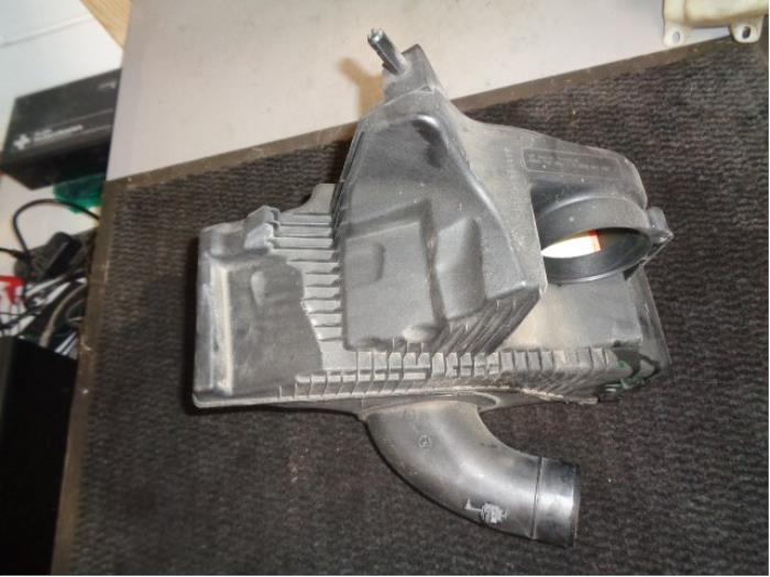 Begagnade Luftfilterhus Renault Clio III (BR/CR) 1.5 dCi 85 FAP Pris € 20,00 Marginaltabell erbjuds av Westerhof autodemontage