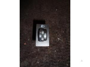Used AIH headlight switch Toyota Corolla Verso (R10/11) 2.2 D-4D 16V Cat Clean Power Price € 10,00 Margin scheme offered by Westerhof autodemontage