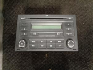 Used Radio CD player Volkswagen CrossPolo (9N3) 1.4 16V 75 Price € 35,00 Margin scheme offered by Westerhof autodemontage