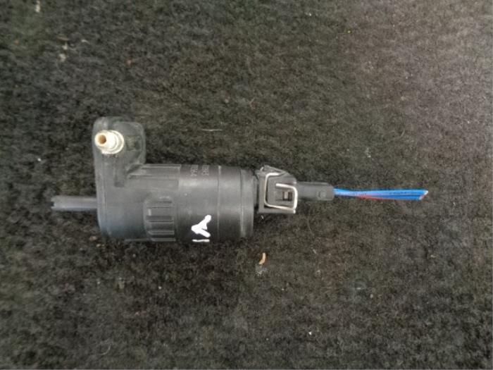 Windscreen washer pump Opel Corsa D 1.3 CDTi 16V ecoFLEX 55702893