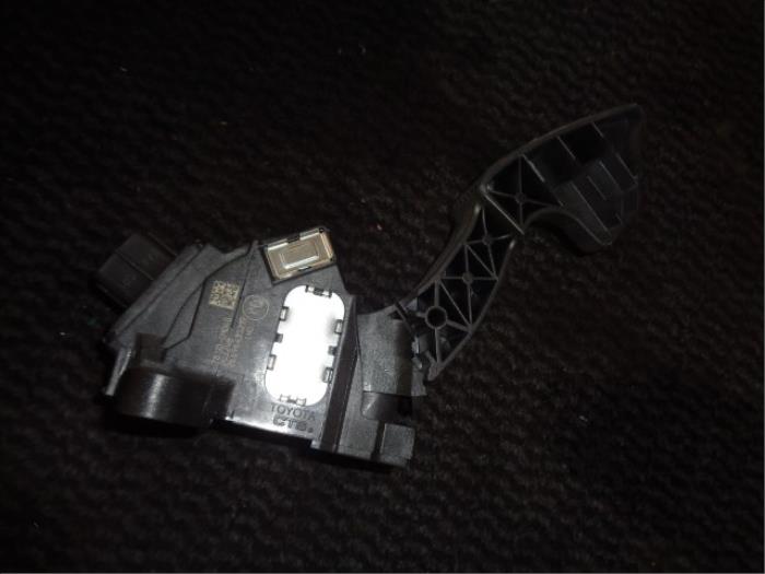 Gaspedalposition Sensor van een Peugeot 108 1.0 12V VVT-i 2020