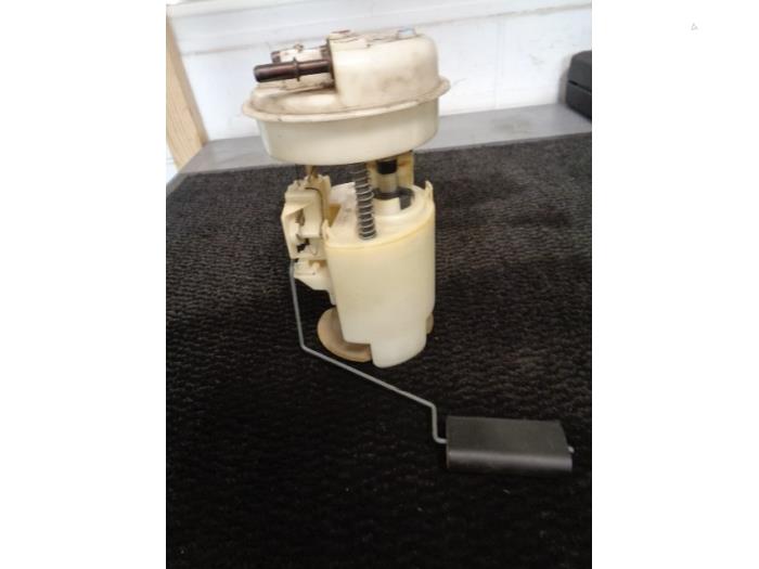 Begagnade Bensinpump Volvo V40 (VW) Pris € 35,00 Marginaltabell erbjuds av Westerhof autodemontage