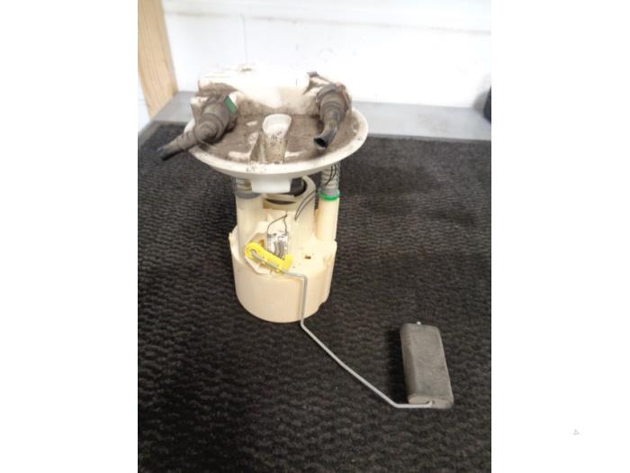 Gebrauchte Benzinpumpe Renault Clio II (BB/CB) 1.4 Preis € 30,00 Margenregelung angeboten von Westerhof autodemontage