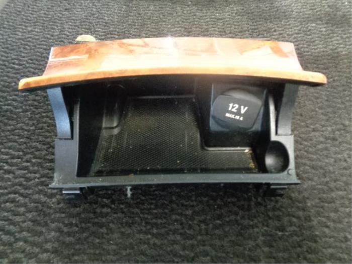 Begagnade Askkopp, fram Mercedes E Combi (S211) 2.2 E-220 CDI 16V Pris € 20,00 Marginaltabell erbjuds av Westerhof autodemontage