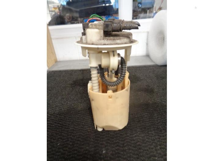 Gebrauchte Benzinpumpe Peugeot 206 (2A/C/H/J/S) 1.4 XR,XS,XT,Gentry Preis € 25,00 Margenregelung angeboten von Westerhof autodemontage