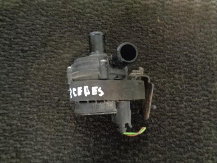 Begagnade Extra vattenpump Mercedes E Combi (S211) 2.2 E-220 CDI 16V Pris € 25,00 Marginaltabell erbjuds av Westerhof autodemontage